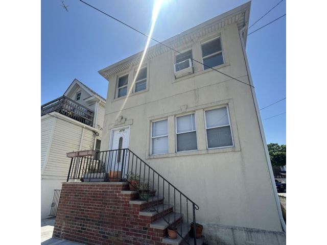  3 BR,  1.00 BTH &nbsp;Other style home in Far Rockaway